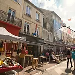 Les Chats Pitres Maison Au Calme Rénovée Avec Jardin, Terrasse Aménagée, Transats, Abri à Vélo, Parking Gratuit, 5 Mn à Pied Du Centre Proche Des Plages Du Débarquement