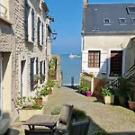 Сasa de vacaciones Les Chats Pitres Maison Au Calme Rénovée Avec Jardin, Terrasse Aménagée, Transats, Abri à Vélo, Parking Gratuit, 5 Mn à Pied Du Centre Proche Des Plages Du Débarquement *