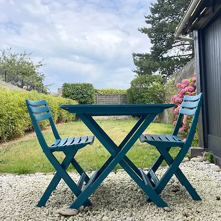 Les Chats Pitres Maison Au Calme Rénovée Avec Jardin, Terrasse Aménagée, Transats, Abri à Vélo, Parking Gratuit, 5 Mn à Pied Du Centre Proche Des Plages Du Débarquement Сasa de vacaciones