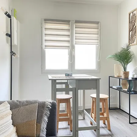 Сasa de vacaciones Les Chats Pitres Maison Au Calme Rénovée Avec Jardin, Terrasse Aménagée, Transats, Abri à Vélo, Parking Gratuit, 5 Mn à Pied Du Centre Proche Des Plages Du Débarquement *