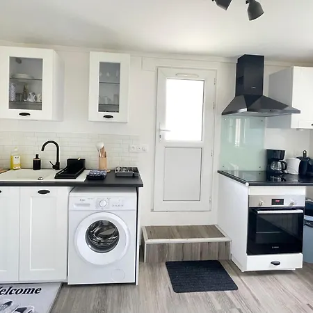 Les Chats Pitres Maison Au Calme Rénovée Avec Jardin, Terrasse Aménagée, Transats, Abri à Vélo, Parking Gratuit, 5 Mn à Pied Du Centre Proche Des Plages Du Débarquement