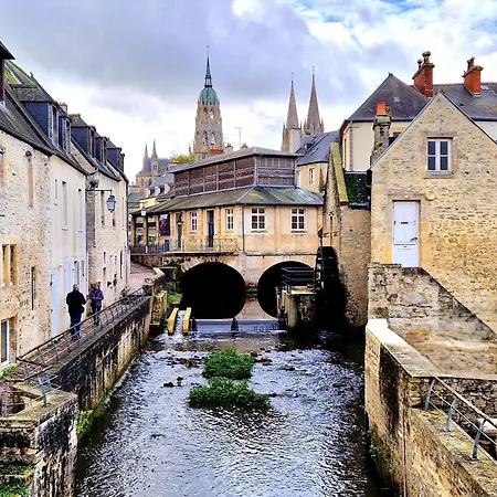 Les Chats Pitres Maison Au Calme Renovee Avec Jardin, Terrasse Amenagee, Transats, Abri A Velo, Parking Gratuit, 5 Mn A Pied Du Centre Proche Des Plages Du Debarquement Feriehus *