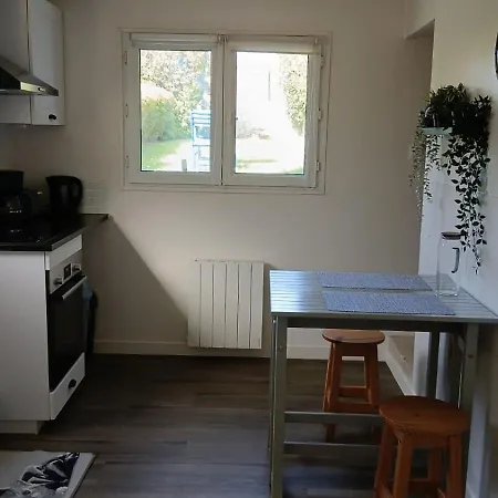 Сasa de vacaciones Les Chats Pitres Maison Au Calme Rénovée Avec Jardin, Terrasse Aménagée, Transats, Abri à Vélo, Parking Gratuit, 5 Mn à Pied Du Centre Proche Des Plages Du Débarquement Bayeux