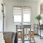 Semesterbostad Les Chats Pitres Maison Au Calme Renovee Avec Jardin, Terrasse Amenagee, Transats, Abri A Velo, Parking Gratuit, 5 Mn A Pied Du Centre Proche Des Plages Du Debarquement *