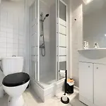 Semesterbostad Les Chats Pitres Maison Au Calme Renovee Avec Jardin, Terrasse Amenagee, Transats, Abri A Velo, Parking Gratuit, 5 Mn A Pied Du Centre Proche Des Plages Du Debarquement *