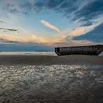 Les Chats Pitres Maison Au Calme Renovee Avec Jardin, Terrasse Amenagee, Transats, Abri A Velo, Parking Gratuit, 5 Mn A Pied Du Centre Proche Des Plages Du Debarquement Feriehus *