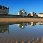 Les Chats Pitres Maison Au Calme Renovee Avec Jardin, Terrasse Amenagee, Transats, Abri A Velo, Parking Gratuit, 5 Mn A Pied Du Centre Proche Des Plages Du Debarquement Bayeux