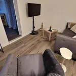 Les Chats Pitres Maison Au Calme Renovee Avec Jardin, Terrasse Amenagee, Transats, Abri A Velo, Parking Gratuit, 5 Mn A Pied Du Centre Proche Des Plages Du Debarquement Feriehus *