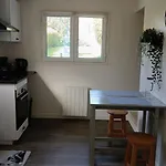 Semesterbostad Les Chats Pitres Maison Au Calme Renovee Avec Jardin, Terrasse Amenagee, Transats, Abri A Velo, Parking Gratuit, 5 Mn A Pied Du Centre Proche Des Plages Du Debarquement Bayeux