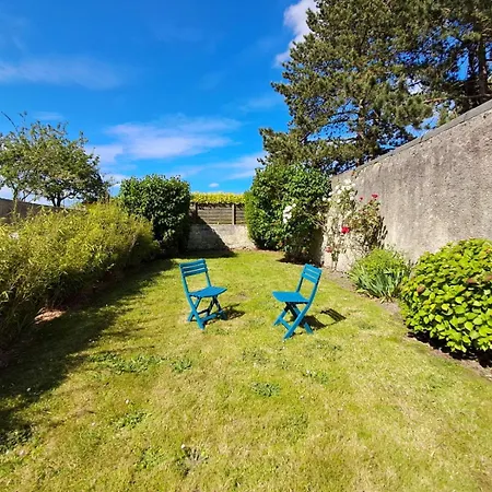 Les Chats Pitres Maison Au Calme Rénovée Avec Jardin, Terrasse Aménagée, Transats, Abri à Vélo, Parking Gratuit, 5 Mn à Pied Du Centre Proche Des Plages Du Débarquement Casa de Férias Bayeux