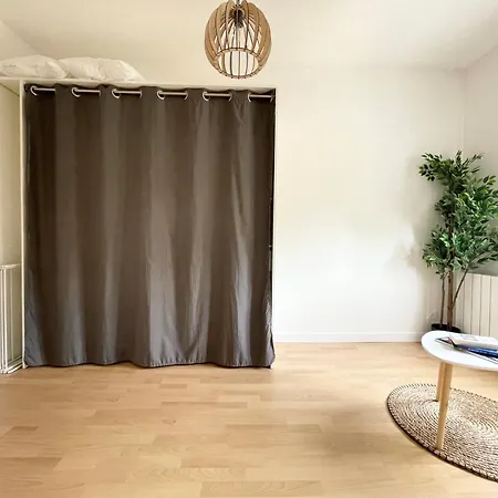 Casa de Férias Les Chats Pitres Maison Au Calme Renovee Avec Jardin, Terrasse Amenagee, Transats, Abri A Velo, Parking Gratuit, 5 Mn A Pied Du Centre Proche Des Plages Du Debarquement Bayeux