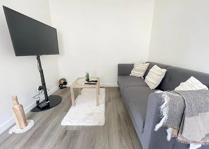 Les Chats Pitres Maison Au Calme Renovee Avec Jardin, Terrasse Amenagee, Transats, Abri A Velo, Parking Gratuit, 5 Mn A Pied Du Centre Proche Des Plages Du Debarquement Holiday home *