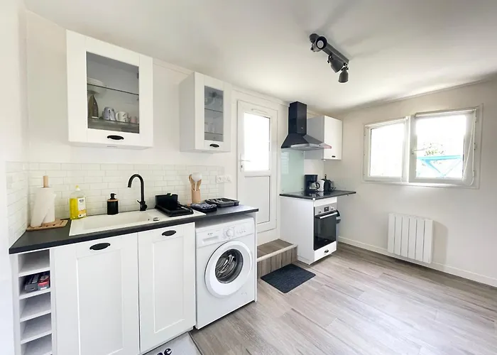 Holiday home Les Chats Pitres Maison Au Calme Renovee Avec Jardin, Terrasse Amenagee, Transats, Abri A Velo, Parking Gratuit, 5 Mn A Pied Du Centre Proche Des Plages Du Debarquement