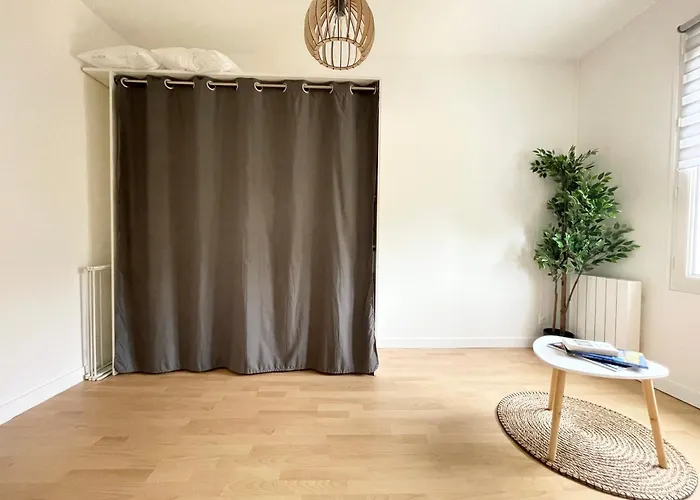 Prázdninový dům Les Chats Pitres Maison Au Calme Renovee Avec Jardin, Terrasse Amenagee, Transats, Abri A Velo, Parking Gratuit, 5 Mn A Pied Du Centre Proche Des Plages Du Debarquement Bayeux