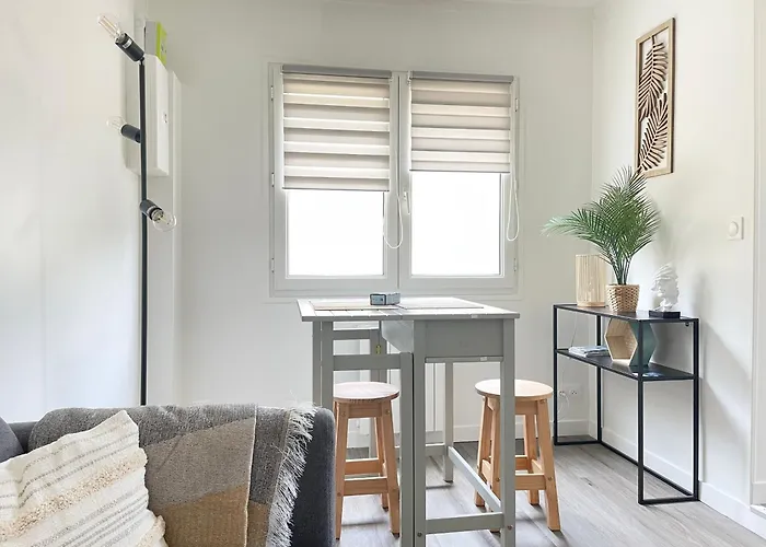 Holiday home Les Chats Pitres Maison Au Calme Renovee Avec Jardin, Terrasse Amenagee, Transats, Abri A Velo, Parking Gratuit, 5 Mn A Pied Du Centre Proche Des Plages Du Debarquement *