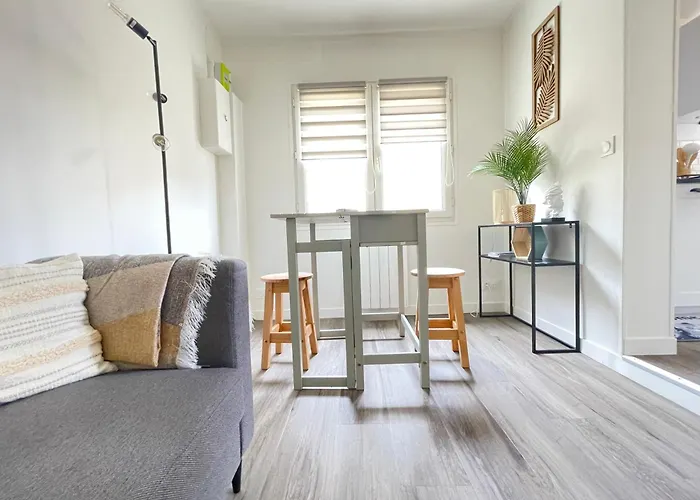 Holiday home Les Chats Pitres Maison Au Calme Renovee Avec Jardin, Terrasse Amenagee, Transats, Abri A Velo, Parking Gratuit, 5 Mn A Pied Du Centre Proche Des Plages Du Debarquement Bayeux