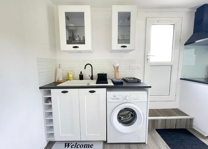 Les Chats Pitres Maison Au Calme Renovee Avec Jardin, Terrasse Amenagee, Transats, Abri A Velo, Parking Gratuit, 5 Mn A Pied Du Centre Proche Des Plages Du Debarquement Holiday home