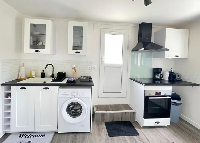 Les Chats Pitres Maison Au Calme Renovee Avec Jardin, Terrasse Amenagee, Transats, Abri A Velo, Parking Gratuit, 5 Mn A Pied Du Centre Proche Des Plages Du Debarquement