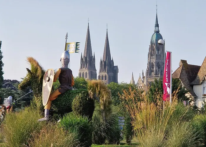 Les Chats Pitres Maison Au Calme Renovee Avec Jardin, Terrasse Amenagee, Transats, Abri A Velo, Parking Gratuit, 5 Mn A Pied Du Centre Proche Des Plages Du Debarquement Holiday home Bayeux