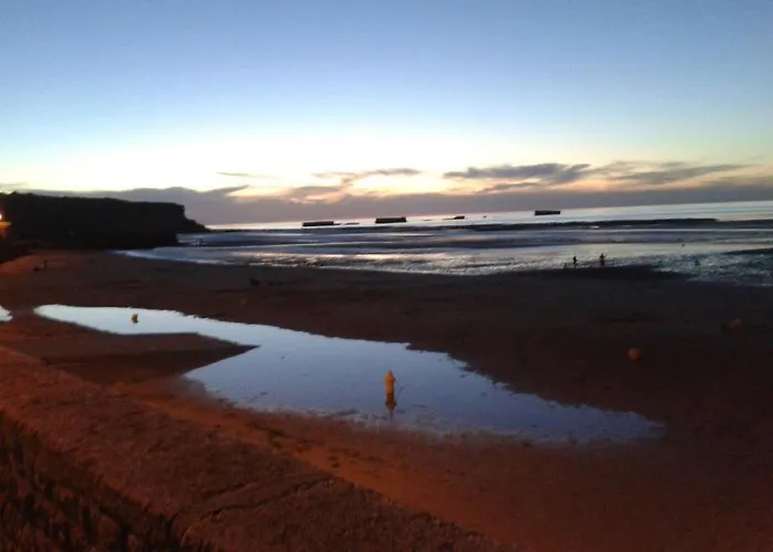 Les Chats Pitres Maison Au Calme Renovee Avec Jardin, Terrasse Amenagee, Transats, Abri A Velo, Parking Gratuit, 5 Mn A Pied Du Centre Proche Des Plages Du Debarquement Holiday home *